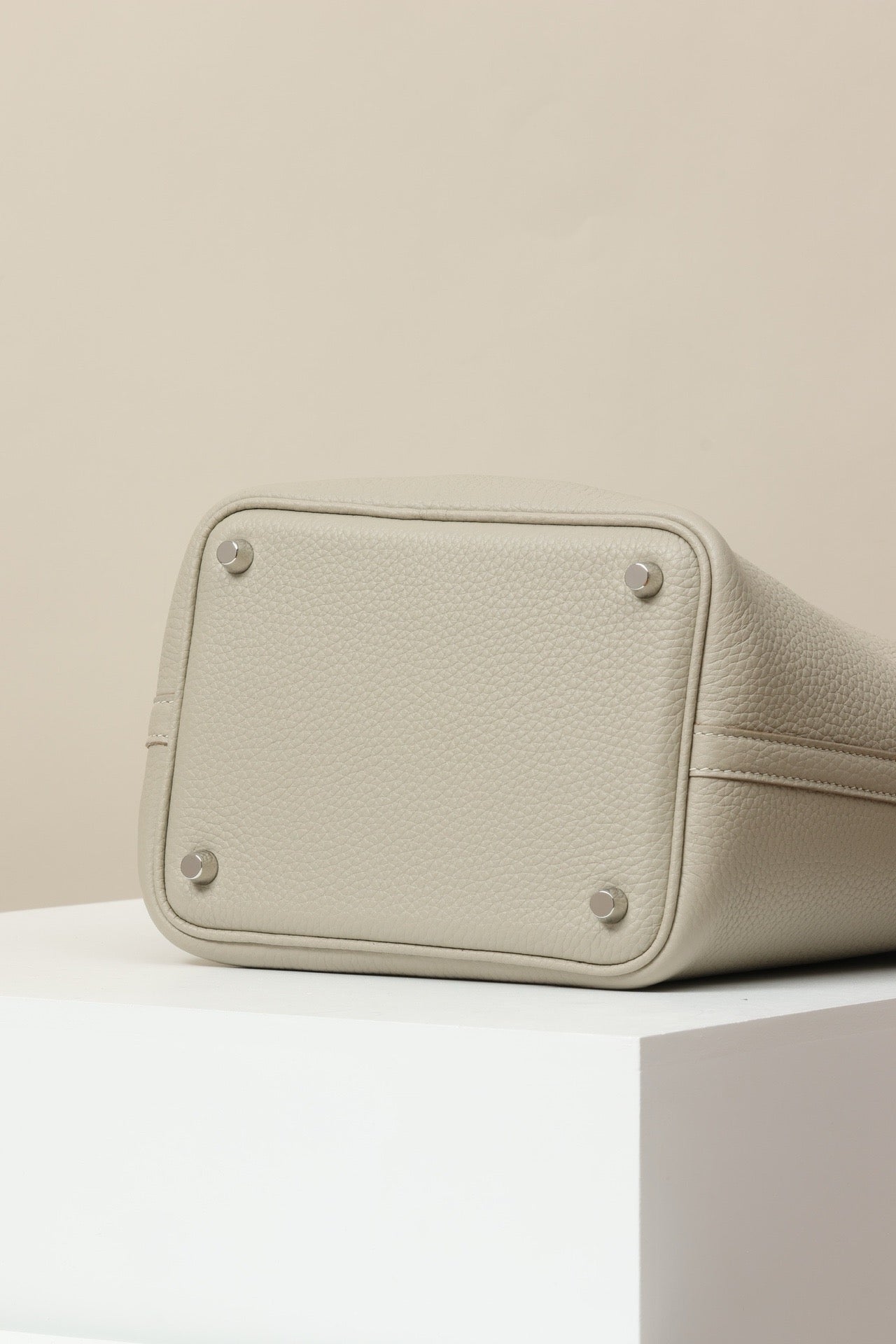 CL18 8L Glacier White PHW #4088