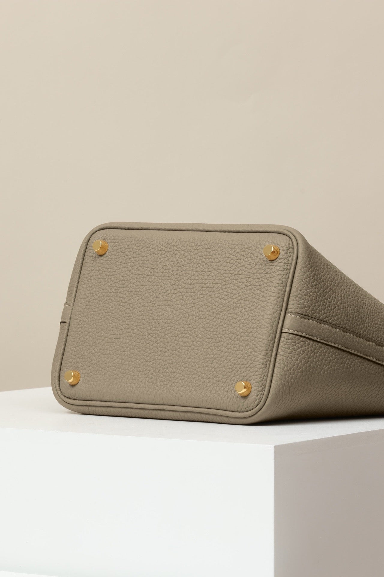 CL18 81 Dove Gray GHW #4074