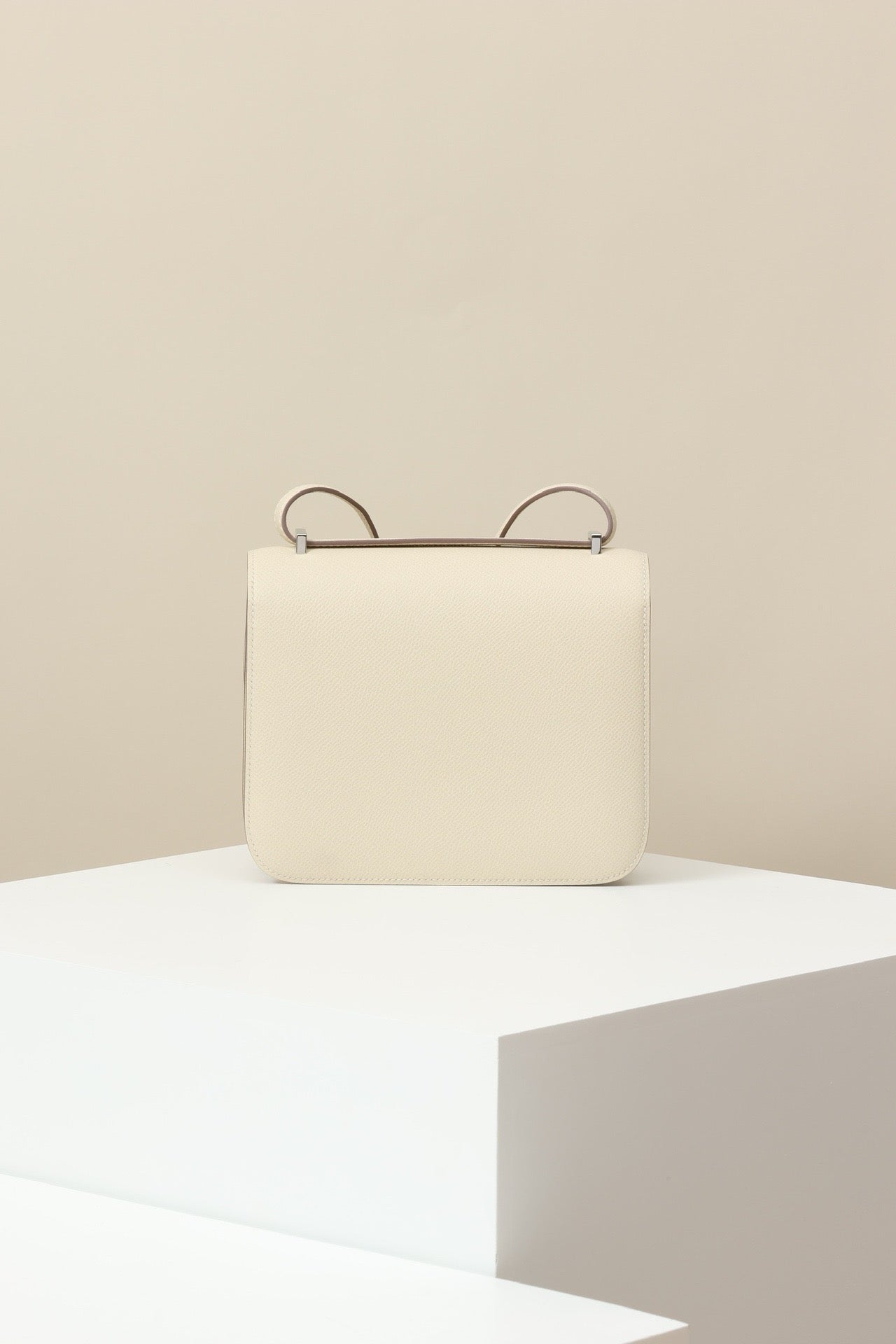 CJ19 19 cm ,   Milkshake White Epsom leather PHW #4300