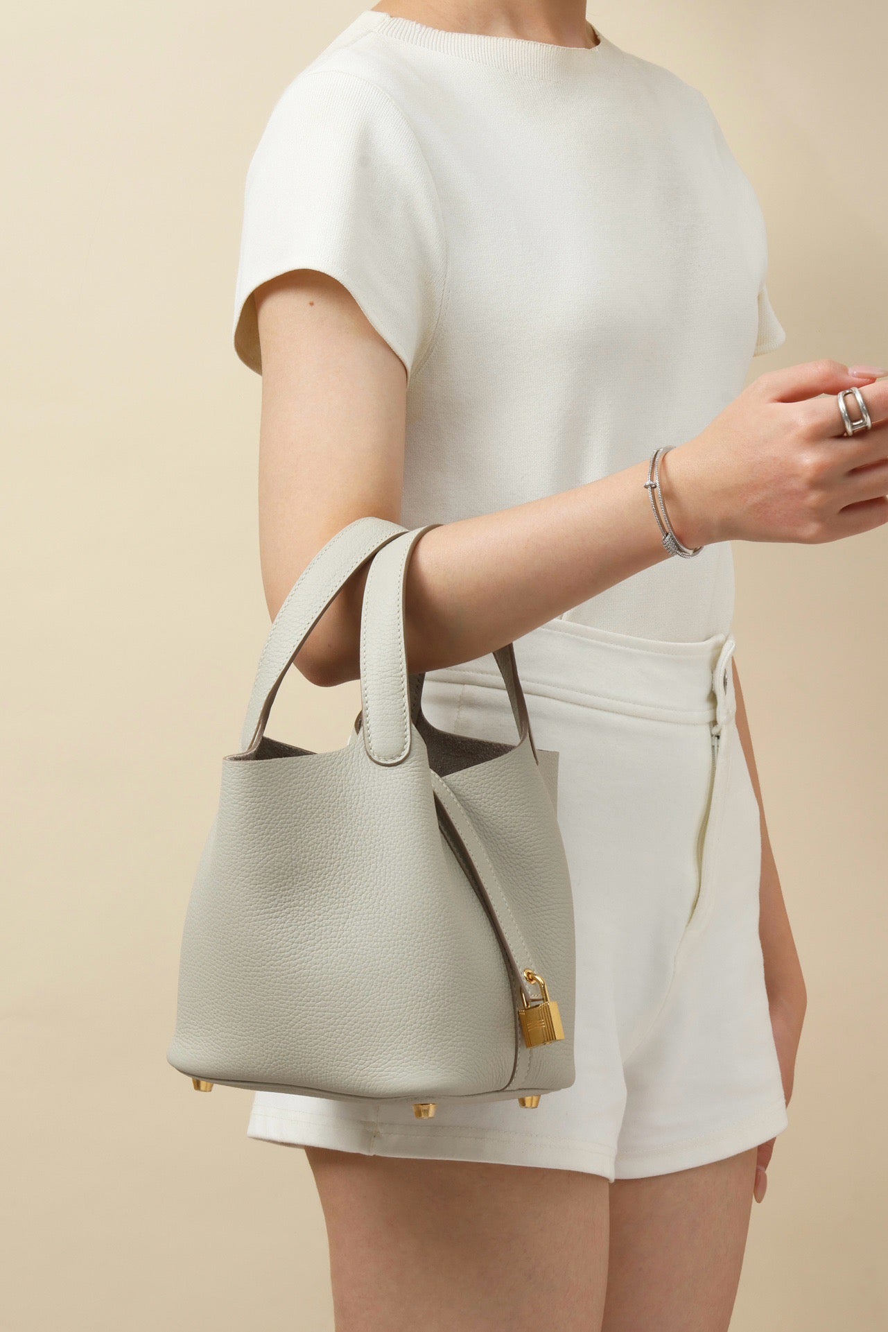 CL18 8L Glacier White GHW #4102