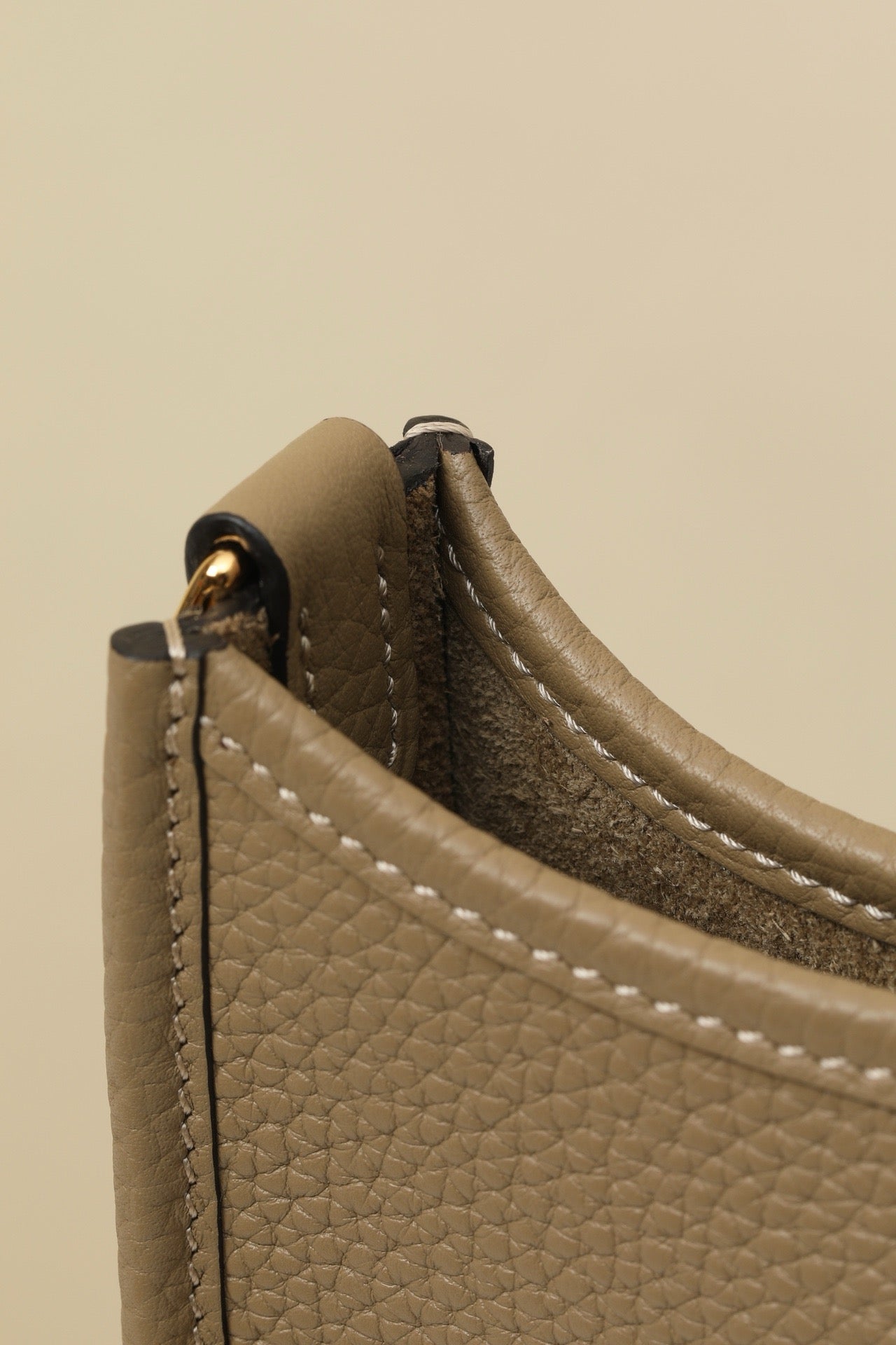 YF16 8Q Malfa Beige Clemence bull leather crossbody bag  ,GHW#4435