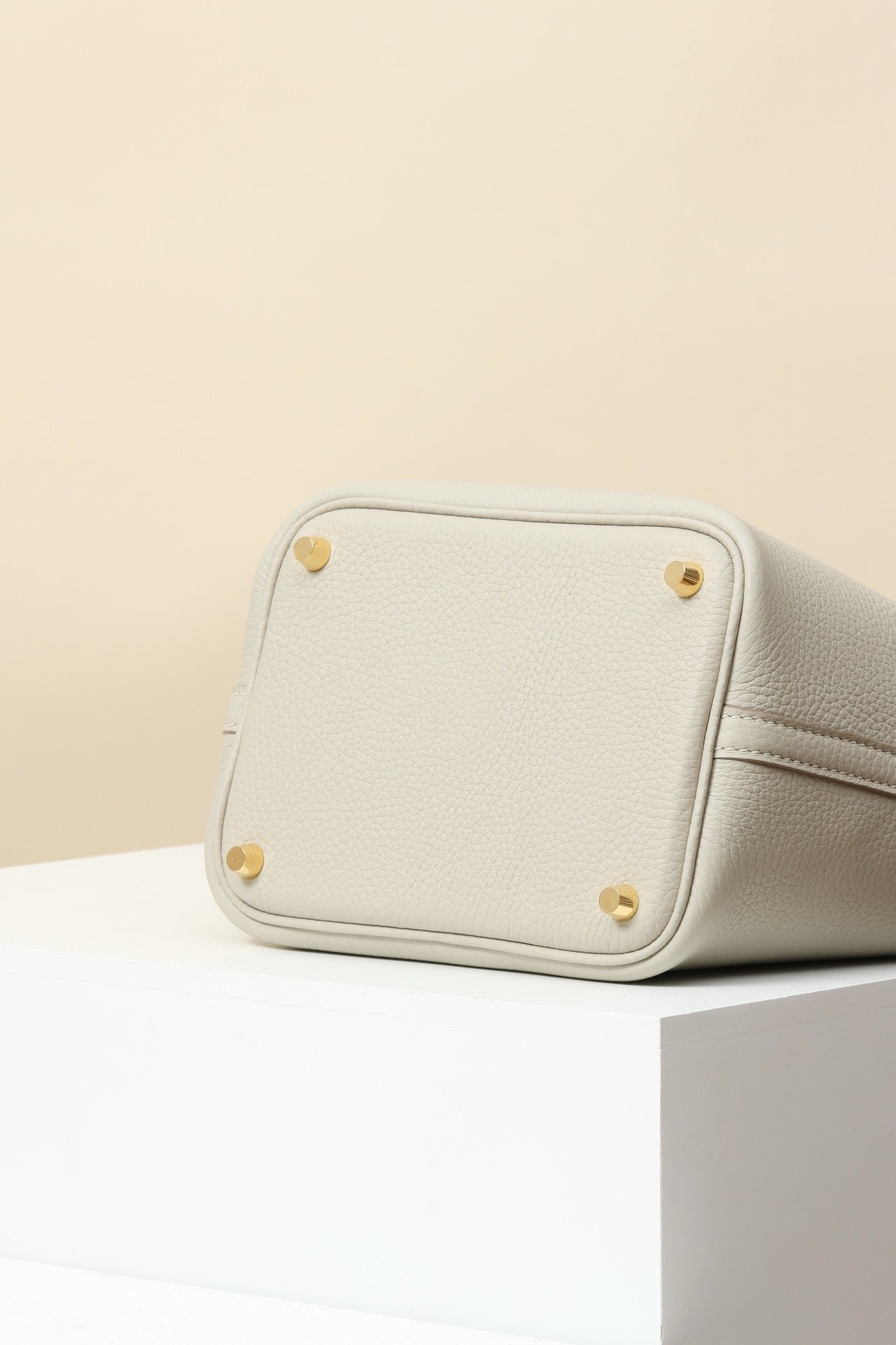 CL18 8L Glacier White GHW #4102