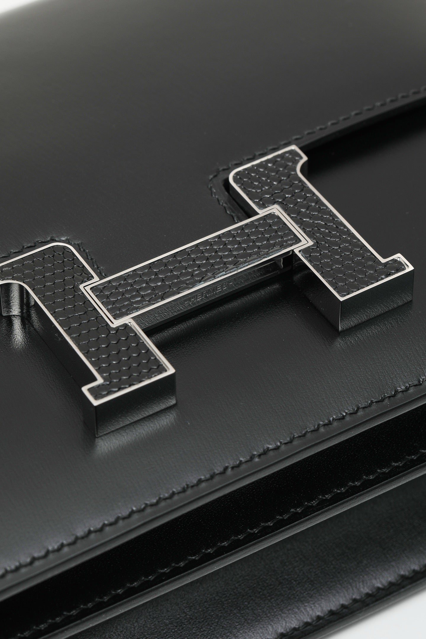 CJG19 , CK89 Black  Shiny BOX leather with lizard details (single bar clasp)  #4391