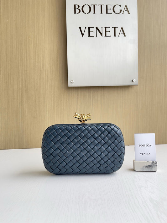 BV the knot #2585