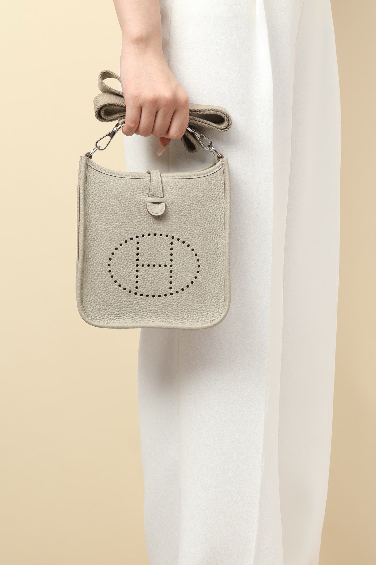 YF16 8L Glacier WhiteClemence bull leather crossbody bag  , PHW #4448