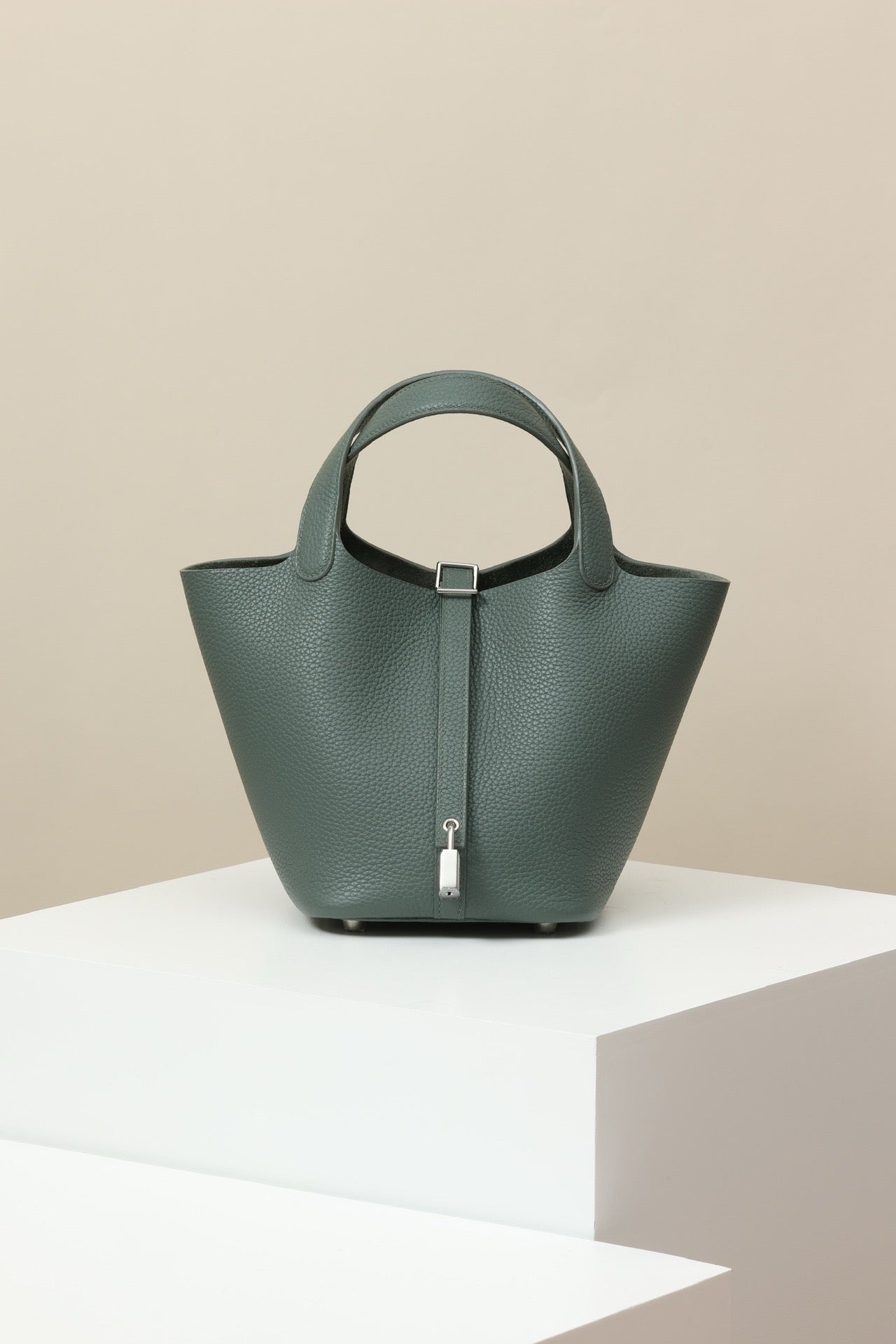 CL18  63 Almond Green PHW #4094