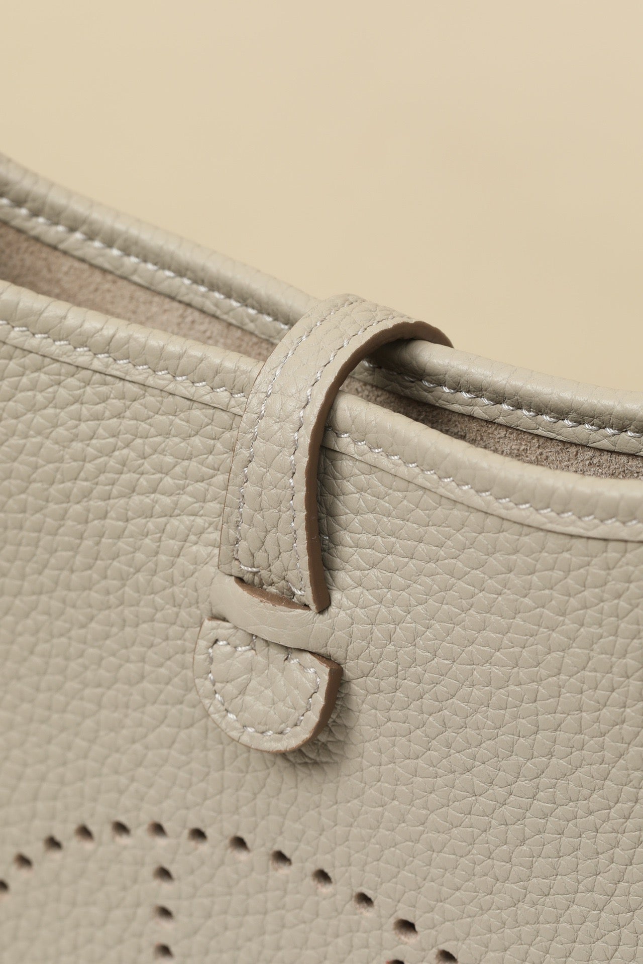 YF16 8L Glacier WhiteClemence bull leather crossbody bag  , PHW #4448