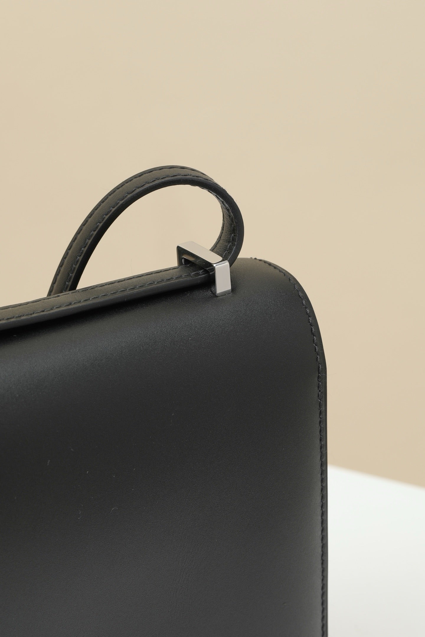 CJG19 , CK89 Black / U4 Velvet Green    Matte BOX leather with lizard details (single bar clasp)  #4390