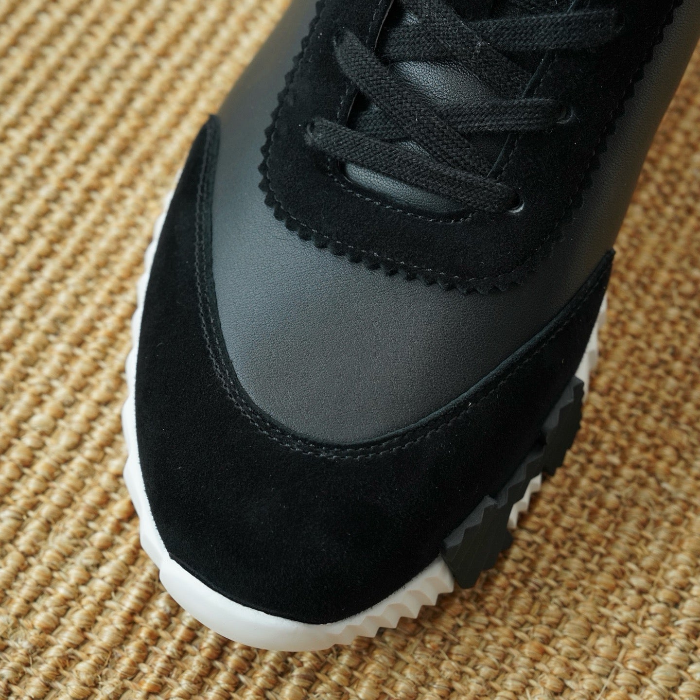 HSneakers