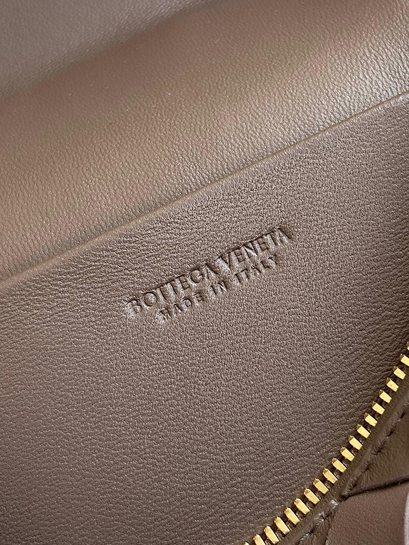 BV Bang Bang Vanity Case #563