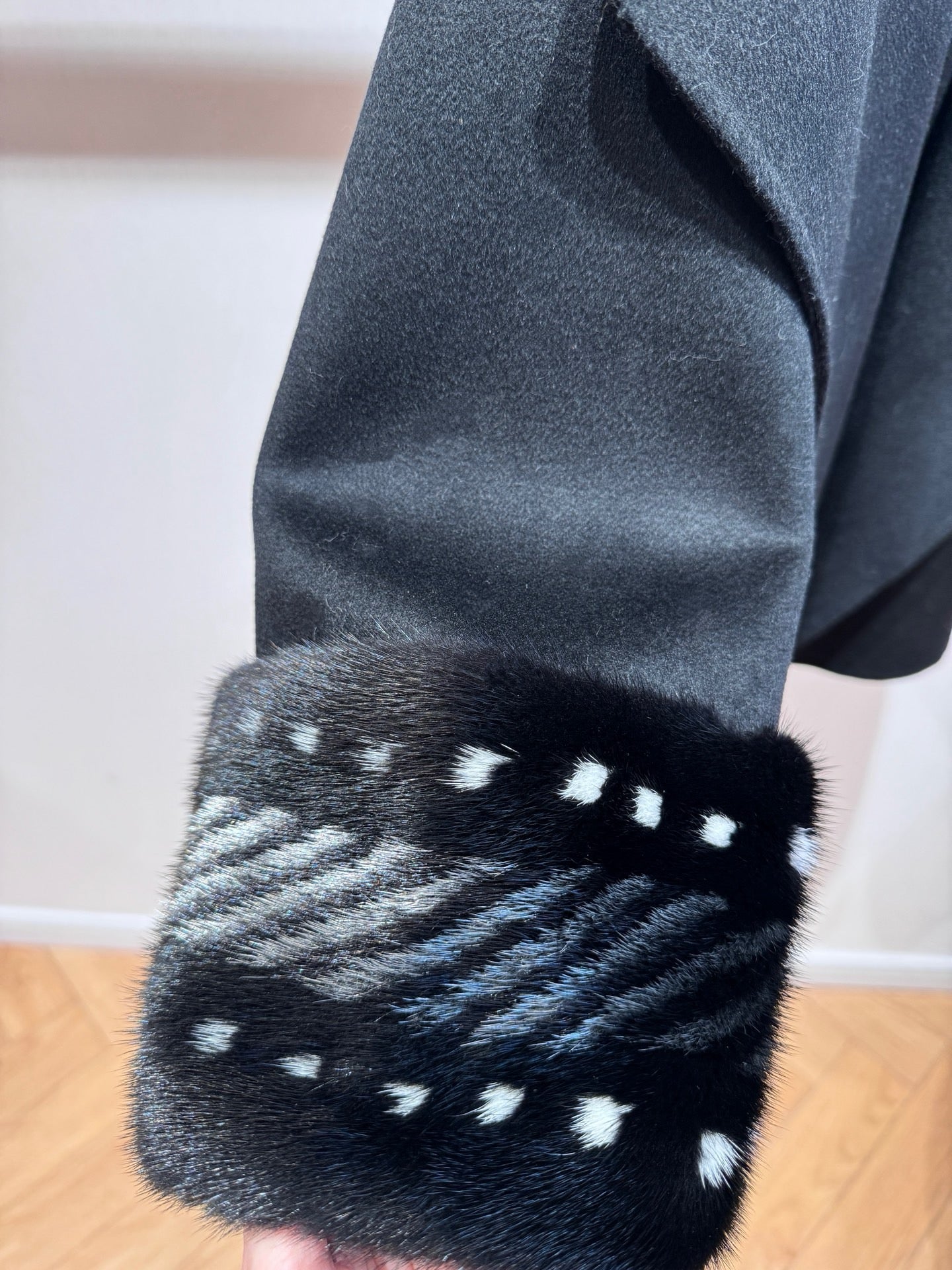 double-faced wool with cuffs crafted from imported female mink fur#3925