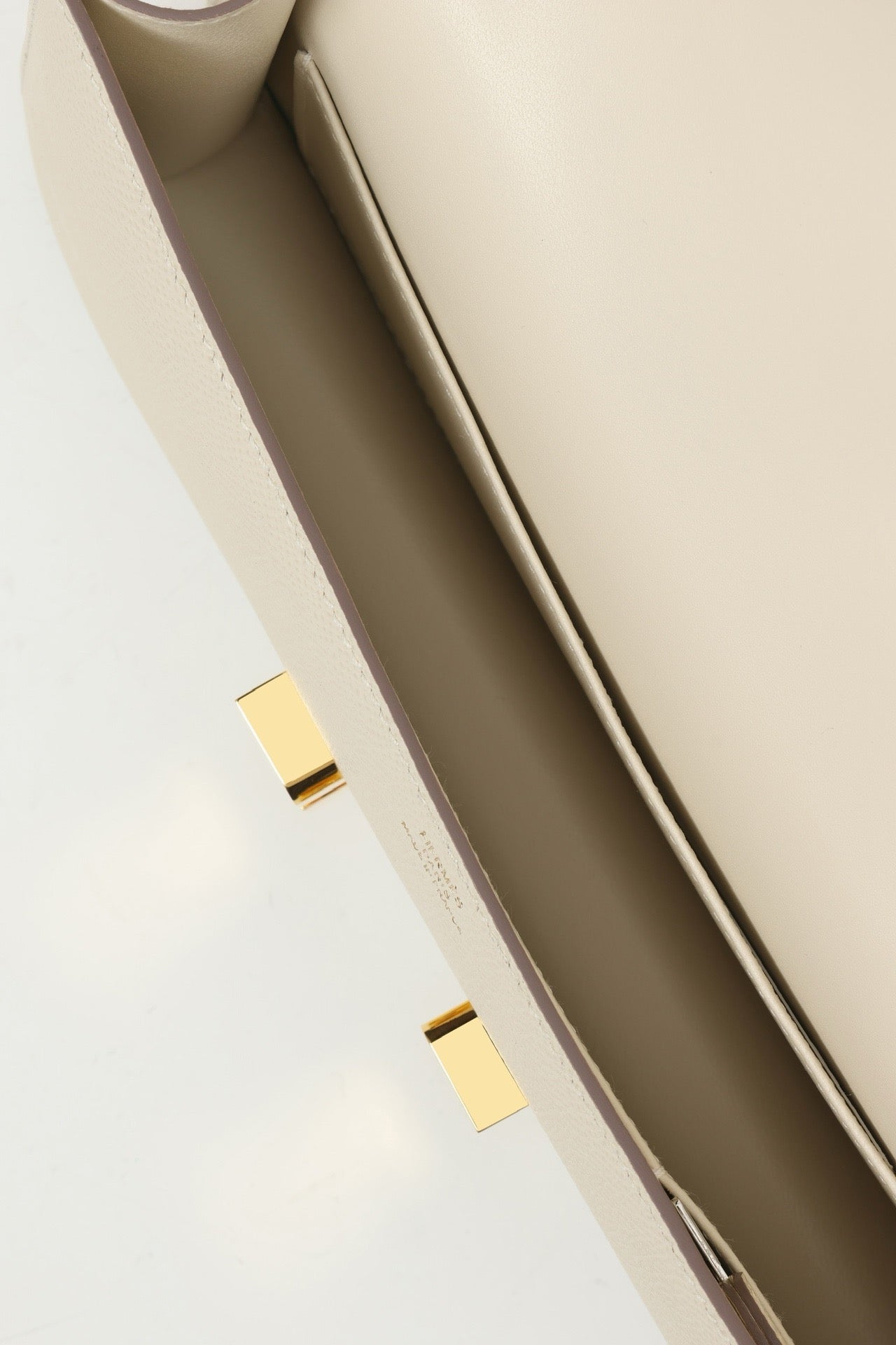 CJG24 , Epsom  CC10 Milkshake White GHW #4369