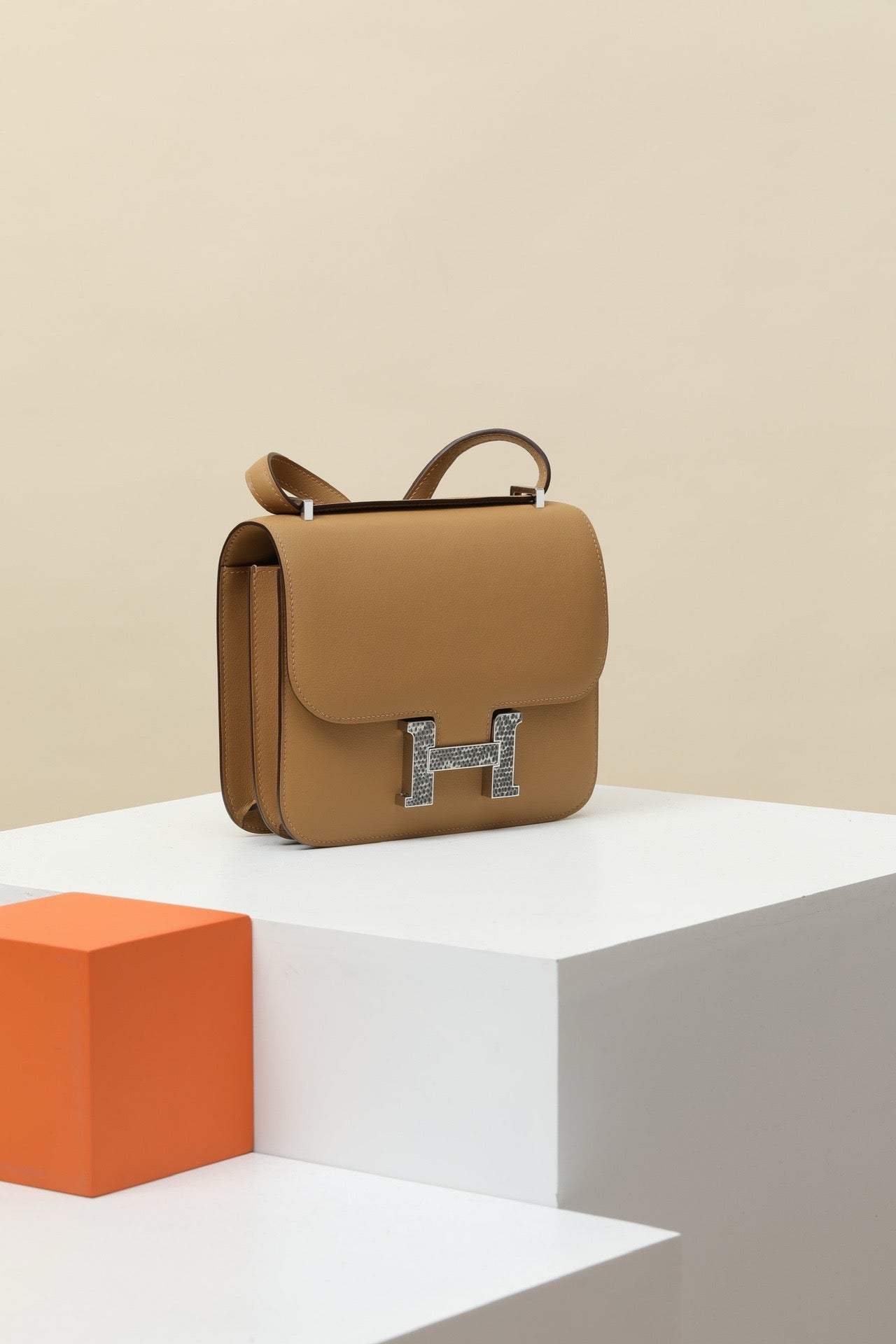 CJG19 , 4B Biscuit / 1B Natural  Swift leather with lizard clasp (double bar clasp)   #4391