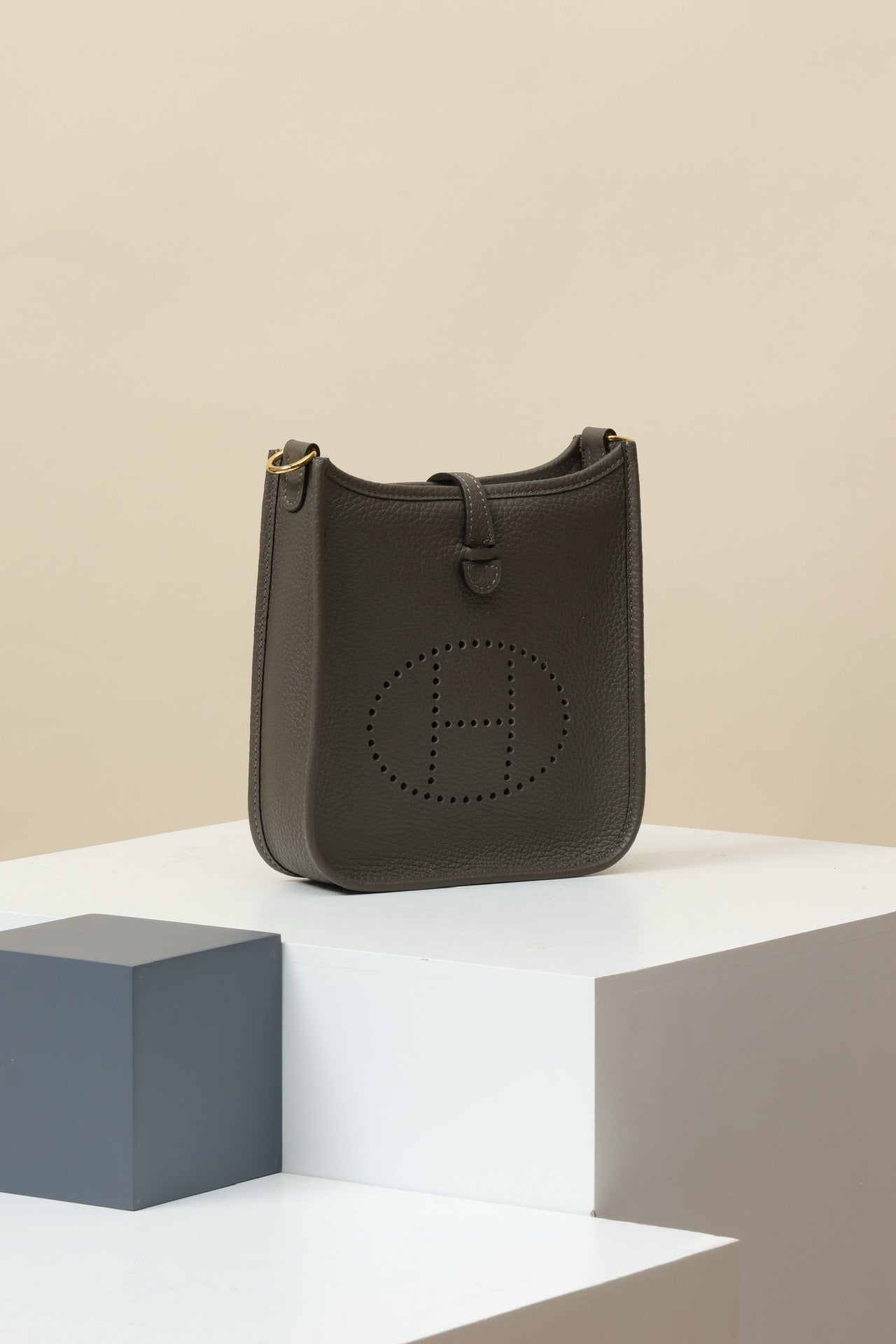 YF16 8F Tin GreyClemence bull leather crossbody bag  , GHW #4448