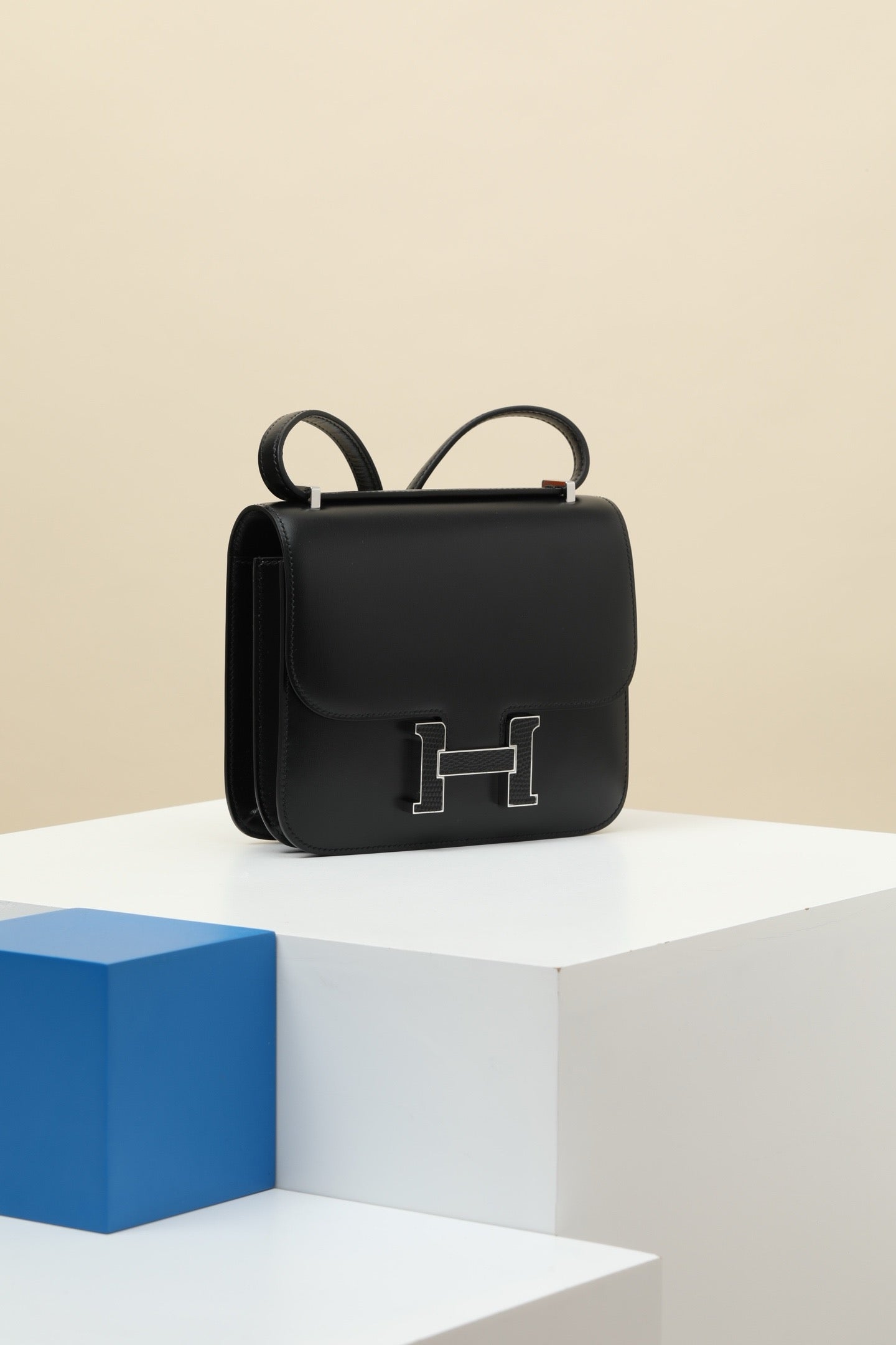 CJG19 , CK89 Black  Shiny BOX leather with lizard details (single bar clasp)  #4391