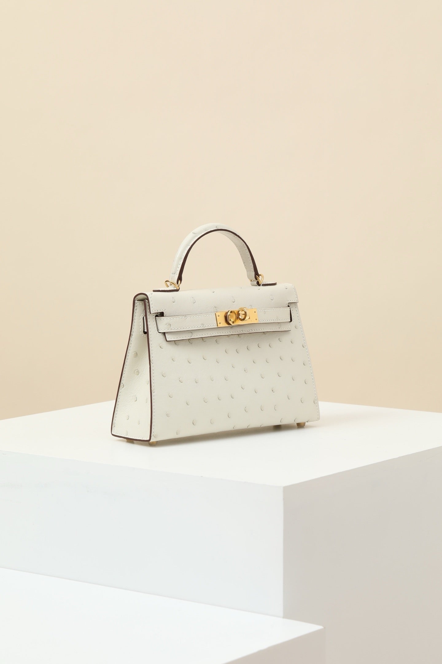 KL19  Wool White #3831