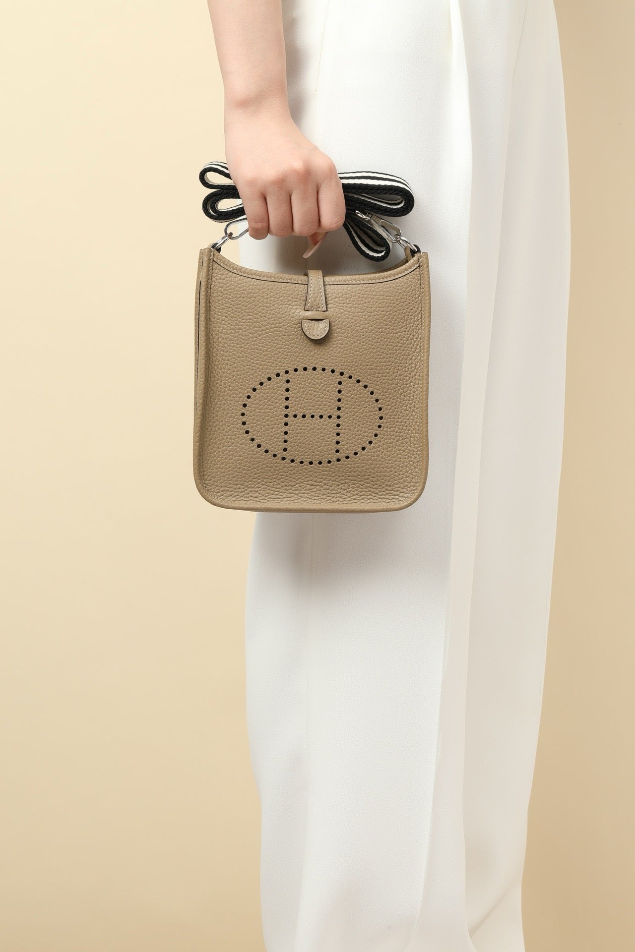 YF16 8Q Marfa Beige ,Clemence bull leather crossbody bag  , PHW #4426